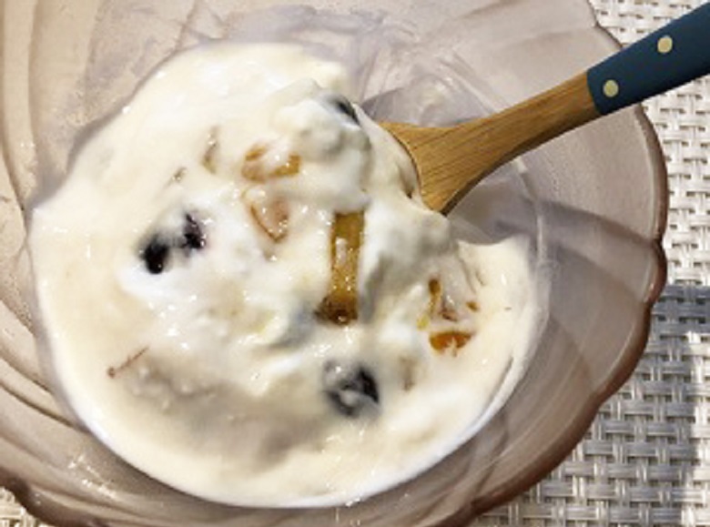 一晩寝かせたドライフルーツヨーグルト